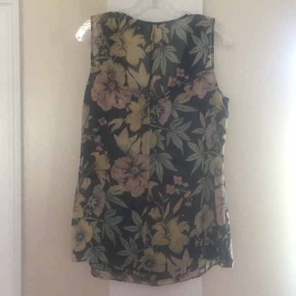 Cabi Osaka Nights Floral Ruffle Blouse - Picture 5 of 6